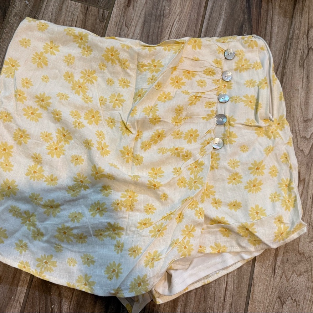Quiet Storm Yellow Linen Skort